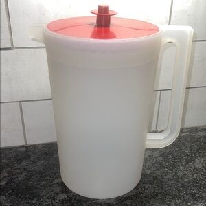 Vintage Sheer 1 gallon pitcher Red lid and White Pitcher. Excellent condition